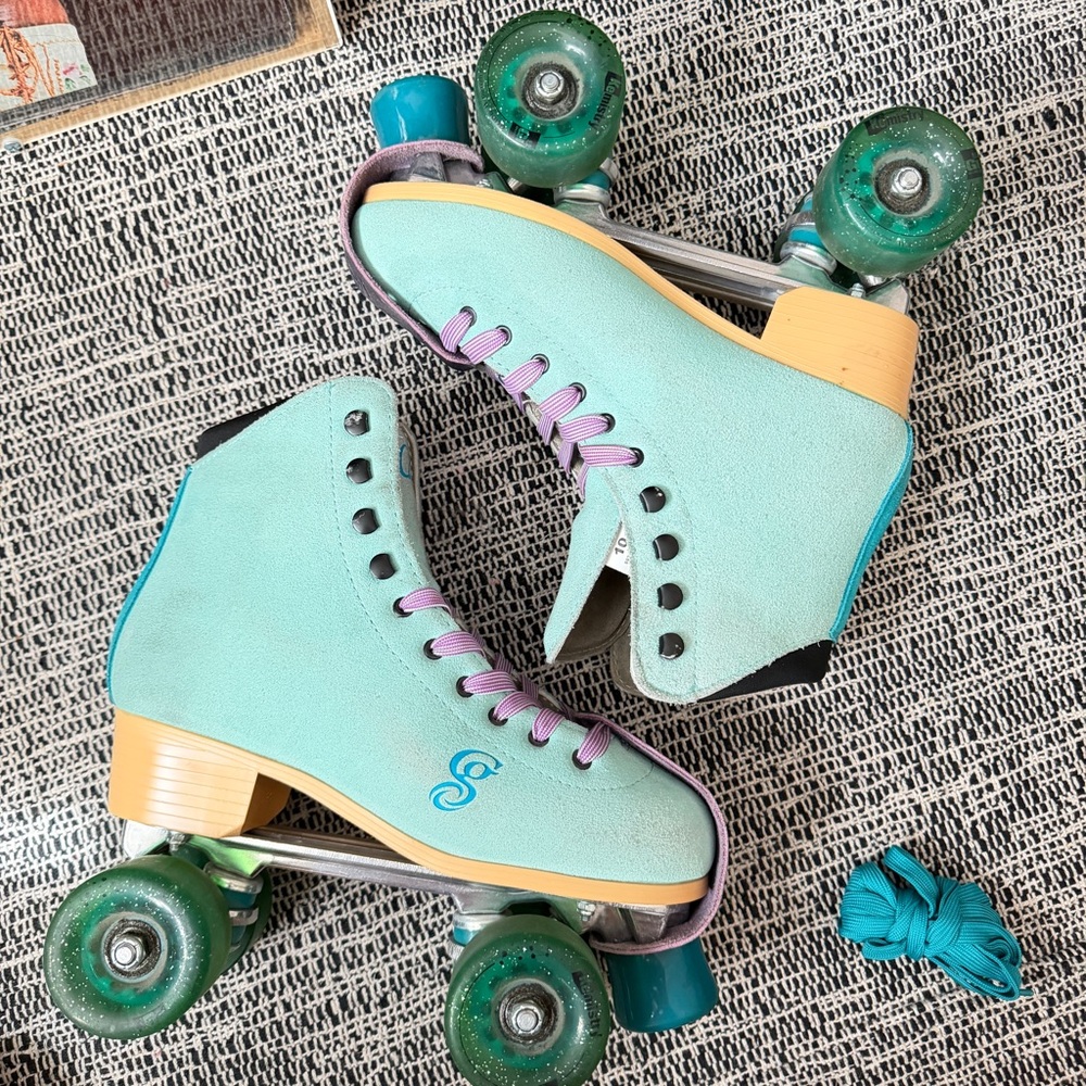 Candi Girl Aqua Suede Roller Skates with Lavender Laces by Roller Derby